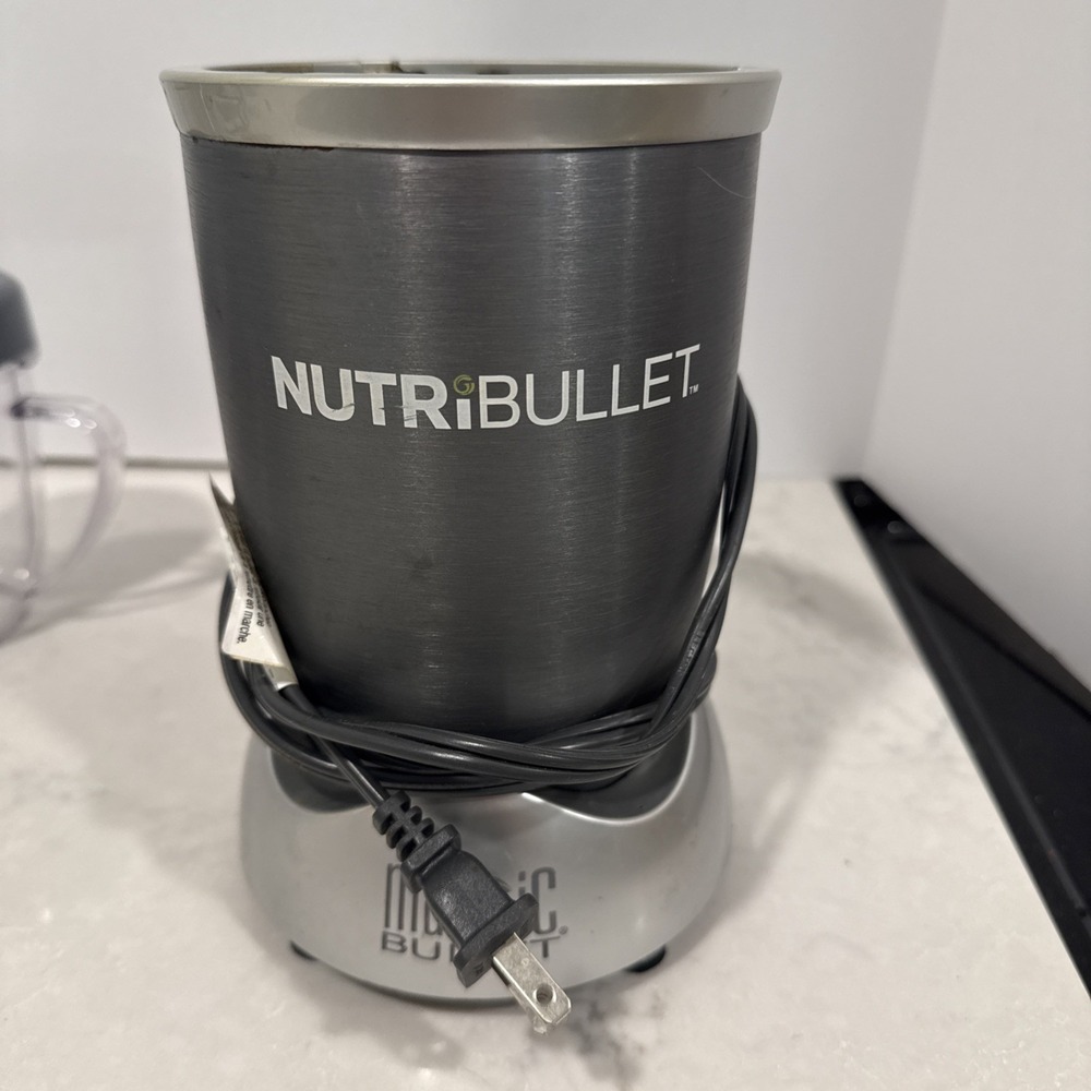 Magic Bullet NutriBullet 600W Blender Nutrition Extractor NBR-1201 See Descript